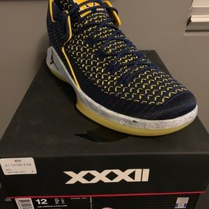 Air Jordan 32 Low Michigan